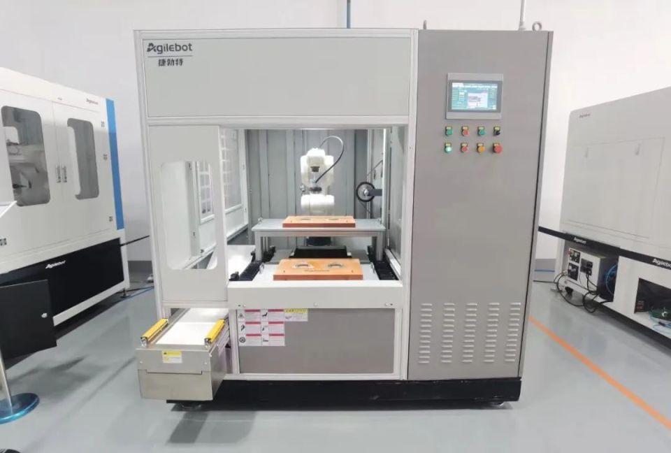 青資向“新”力 以芯片、智造、人工智能驅(qū)動(dòng)通訊技術(shù)向“新”而行，以“質(zhì)”致遠(yuǎn)